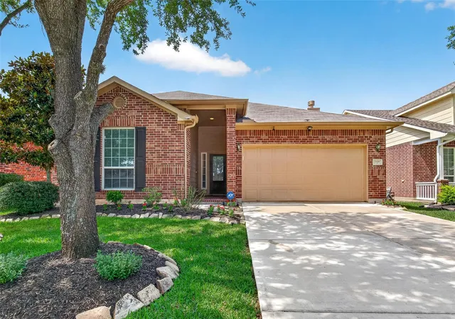 Homes for sale in Pearland, TX | 13010 Ferry Cove Ln, Pearland, TX 77584 | MLS# 42000814