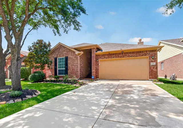 Homes for sale in Pearland, TX | 13010 Ferry Cove Ln, Pearland, TX 77584 | MLS# 42000814