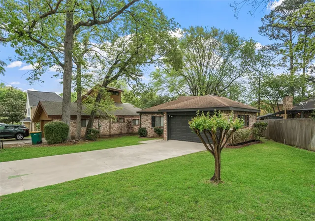 Homes for sale in Conroe, TX | 25 Shady Oak Ln, Conroe, TX 77304 | MLS# 27953123