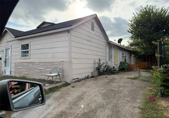 Photo 2 of Sale Pending at 4011, 4017 Terry St, Houston, TX 77009 | MLS# 11627896 | Listing updated on 2026-09-08