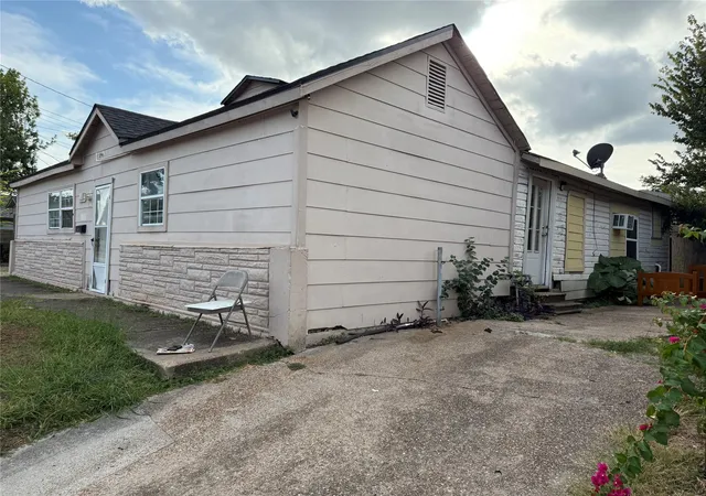 Photo 3 of Sale Pending at 4011, 4017 Terry St, Houston, TX 77009 | MLS# 11627896 | Listing updated on 2026-09-08