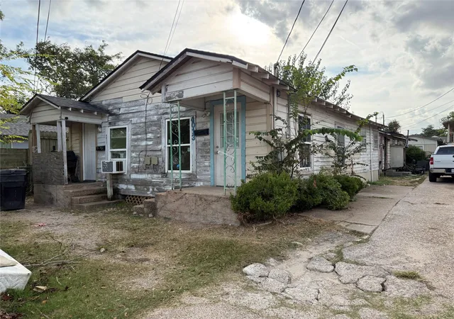 Photo 3 of Sale Pending at 4011, 4017 Terry St, Houston, TX 77009 | MLS# 11627896 | Listing updated on 2026-09-08