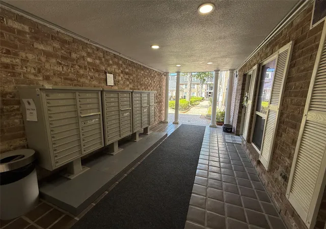 Homes for sale in Houston, TX | 351 N Post Oak Lane, Houston, TX 77024 | Houzeo