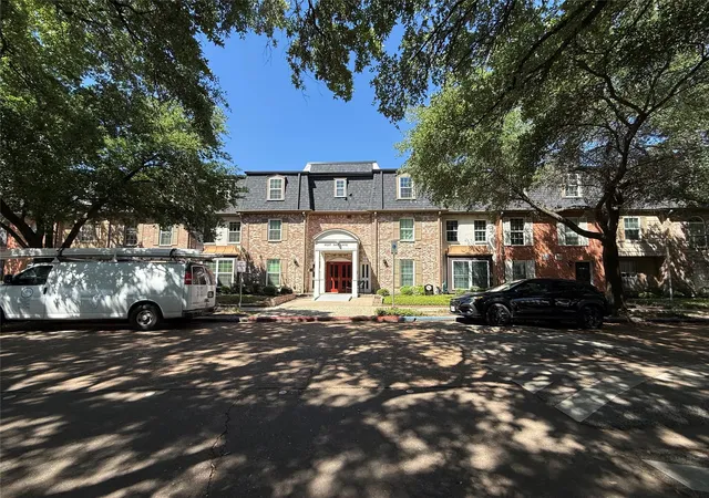 Homes for sale in Houston, TX | 351 N Post Oak Ln, Houston, TX 77024