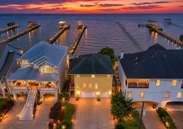 1st image of 804 Bay Ave, Kemah, TX 77565 | MLS# 41512652