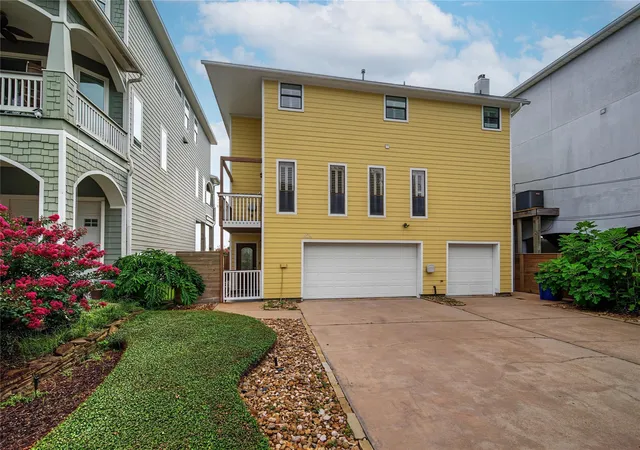 2nd image of 804 Bay Ave, Kemah, TX 77565 | MLS# 41512652