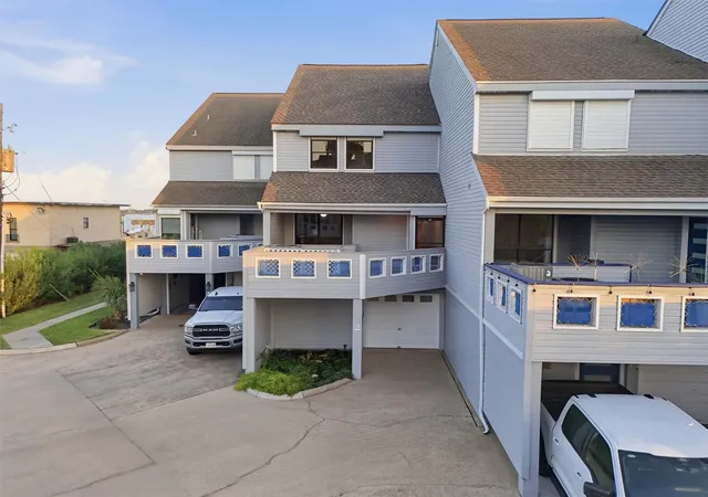Photo 4 of Townhouse for sale at 8111 Broadway St #2, Galveston, TX 77554 | MLS# 96642652 | Listing updated on 2026-09-02