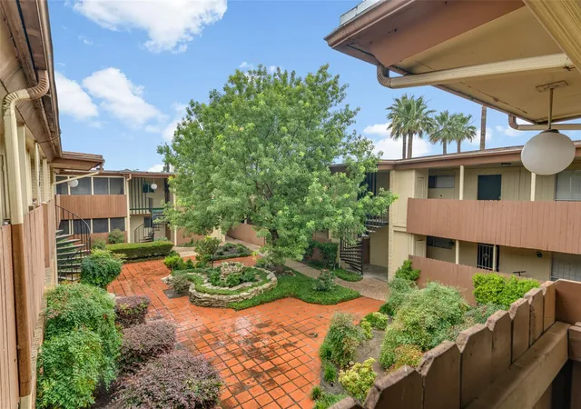 2nd image of 7714 Renwick Dr, Houston, TX 77081