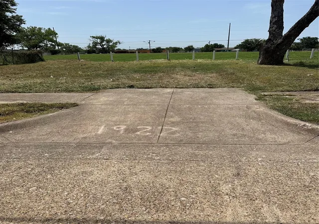 Photo 2 of Land for sale at 1922 Pueblo St, Dallas, TX 75212 | MLS# 65876008 | Listing updated on 2026-09-01