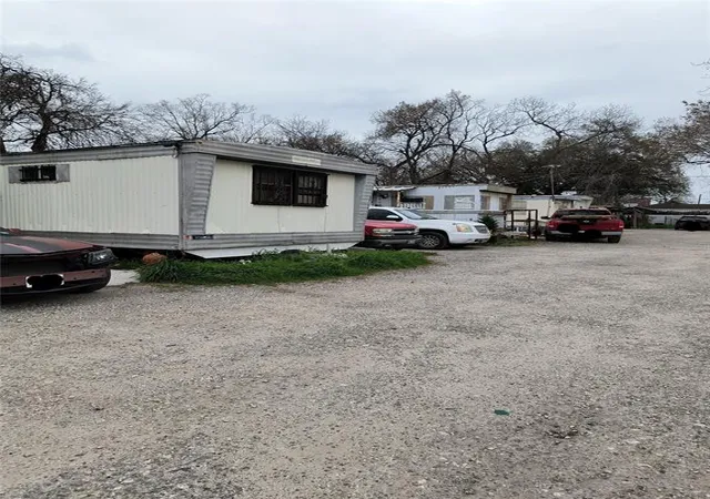 Listing Photo 4 - Condo for sale in building located at 113 Busch St, Houston, TX 77060 - Unit #5