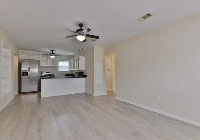 4th image of 708 Winding Way St, Lake Jackson, TX 77566 | MLS# 68293010