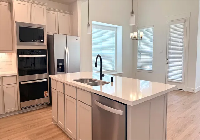 Photo 3 of Single family home for sale at 6118 Lake Chippewa Ct, Katy, TX 77493 | MLS# 77014182 | Listing updated on 2026-09-19