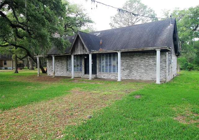 Homes for sale in West Columbia, TX | 1518 S Columbia Dr, West Columbia, TX 77486 | MLS# 84890550