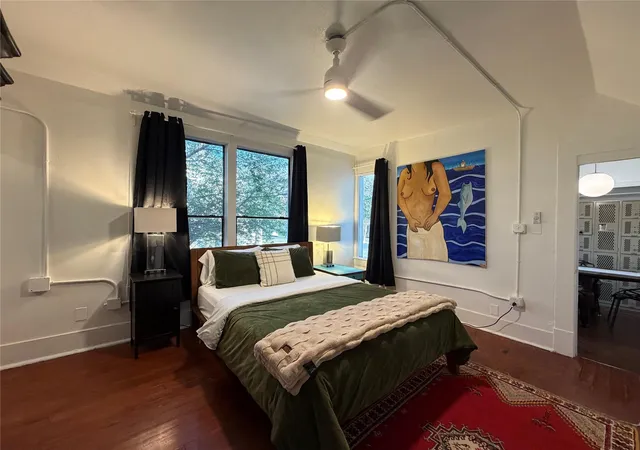 Listing Photo 5 - Condo for sale in building located at 402 Hyde Park Blvd, Houston, TX 77006
