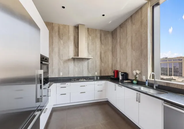 43rd image of 1409 Post Oak Blvd #2702, Houston, TX 77056 | MLS# 56939572