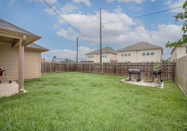23rd image of 526 N 2nd St, La Porte, TX 77571 | MLS# 20235010