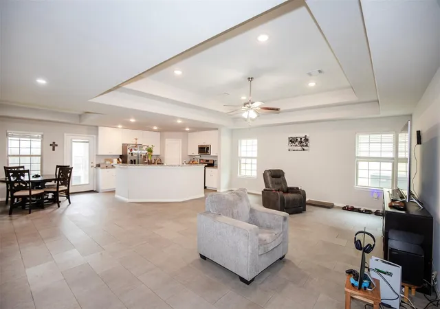 5th image of 526 N 2Nd St, La Porte, TX 77571 | MLS# 20235010