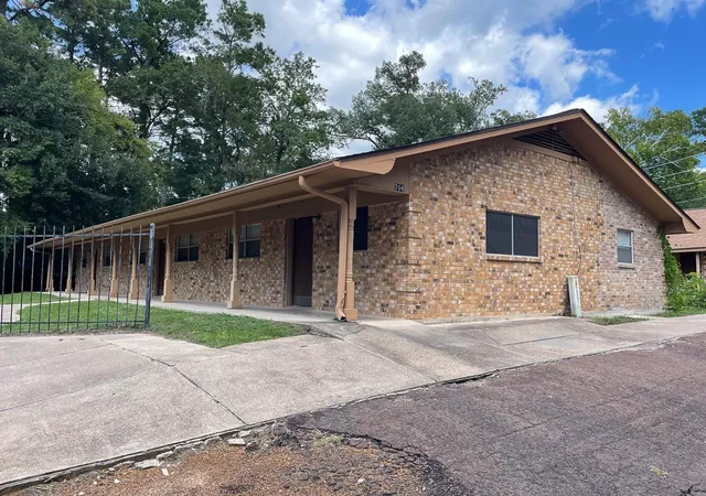 3rd image of 704 Cline, Huntsville, TX 77340 | MLS# 91503666