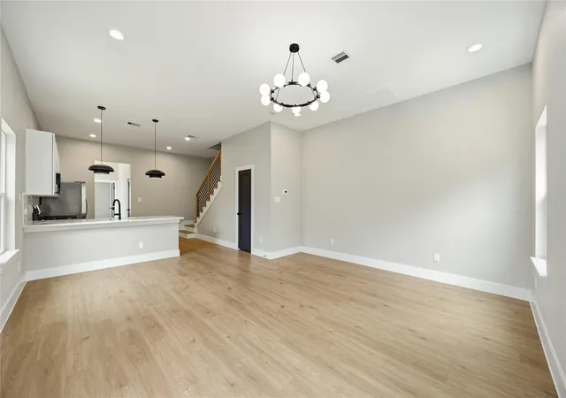 Listing Photo 4 - Condo for sale in building located at 5942 Southridge St, Houston, TX 77033 - Unit #A and B