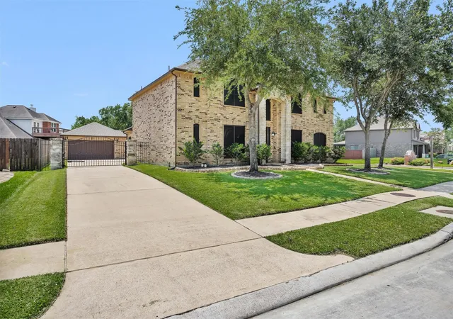 2nd image of 2944 Auburn Woods Dr, Pearland, TX 77581 | MLS# 84153337