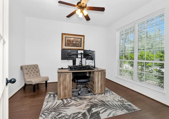 4th image of 2944 Auburn Woods Dr, Pearland, TX 77581 | MLS# 84153337