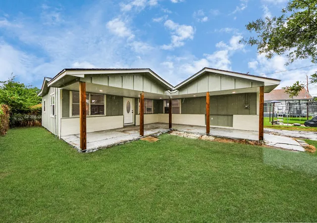 Homes for sale in Baytown, TX | 207 E Defee Ave, Baytown, TX 77520 | MLS# 48246621