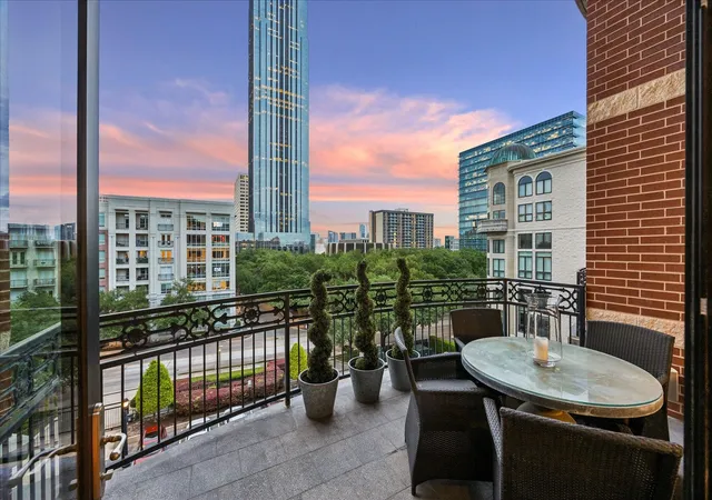 Photo 3 of Sale Pending at 5005 Hidalgo St #603, Houston, TX 77056 | MLS# 51263677 | Listing updated on 2026-09-12