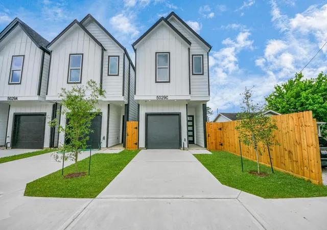 Photo 1 of Single family home for sale at 5029 Broom St #C, Houston, TX 77091 | MLS# 73765048 | Listing updated on 2026-09-25