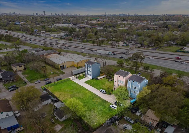 5th image of 0 Eichwurzel Ln, Houston, TX 77009 | MLS# 62212092