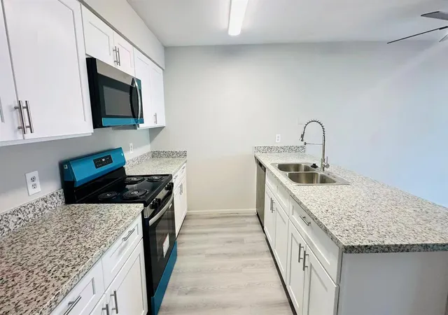 2nd image of 10001 Westpark Dr #86, Houston, TX 77042 | MLS# 47843959