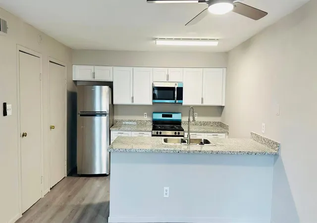 3rd image of 10001 Westpark Dr #86, Houston, TX 77042 | MLS# 47843959