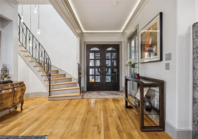 Photo 3 of Single family home for sale at 420 Pinewold Dr, Houston, TX 77056 | MLS# 58835895 | Listing updated on 2026-10-02