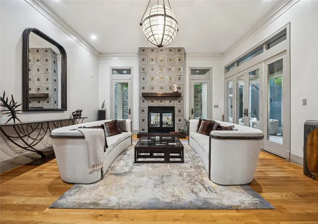 Photo 4 of Single family home for sale at 420 Pinewold Dr, Houston, TX 77056 | MLS# 58835895 | Listing updated on 2026-10-02