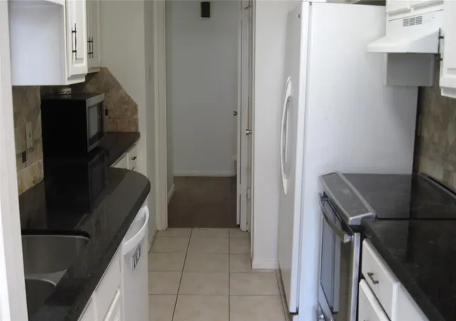 Photo 3 of Townhouse for sale at 14461 Still Meadow Dr, Houston, TX 77079 | MLS# 26023162 | Listing updated on 2026-07-09