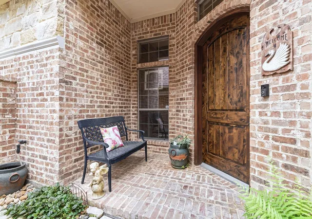 Photo 4 of Single family home for sale at 99 N Mews Wood Ct, Spring, TX 77381 | MLS# 68315620 | Listing updated on 2026-08-19