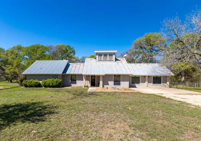 Homes for sale in Schulenburg, TX | 12 Creekwood Dr, Schulenburg, TX 78956 | MLS# 7223918