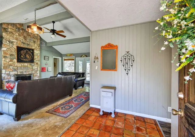 3rd image of 12 Creekwood Dr, Schulenburg, TX 78956 | MLS# 7223918