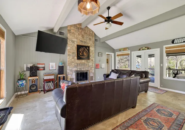 4th image of 12 Creekwood Dr, Schulenburg, TX 78956 | MLS# 7223918