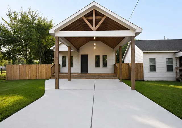 Photo 1 of Single family home for sale at 7321 Elbert St, Houston, TX 77028 | MLS# 10498624 | Listing updated on 2026-09-19