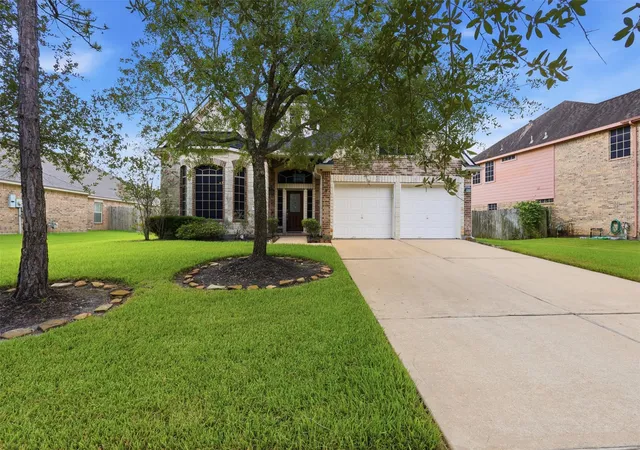 Photo 2 of Single family home for sale at 13806 Cove Landing Ln, Rosharon, TX 77583 | MLS# 96915458 | Listing updated on 2026-09-07