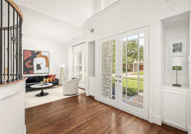 Photo 3 of Sale Pending at 3925 Arnold St, Houston, TX 77005 | MLS# 72984120 | Listing updated on 2026-09-17