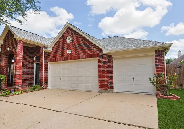 Photo 2 of Single family home for sale at 19714 Moss Bark Trl, Richmond, TX 77407 | MLS# 72472017 | Listing updated on 2026-09-22
