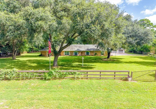 3rd image of 16008 Lutheran School Rd, Tomball, TX 77377 | MLS# 60779413