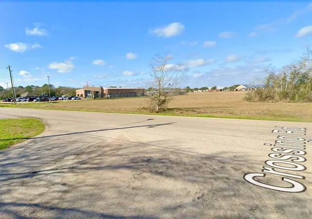 Photo 2 of Sale Pending at 1 North Valderas, Angleton, TX 77515 | MLS# 40462303 | Listing updated on 2026-07-26