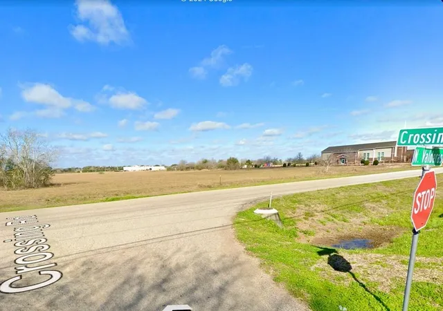 Photo 3 of Sale Pending at 1 North Valderas, Angleton, TX 77515 | MLS# 40462303 | Listing updated on 2026-07-26
