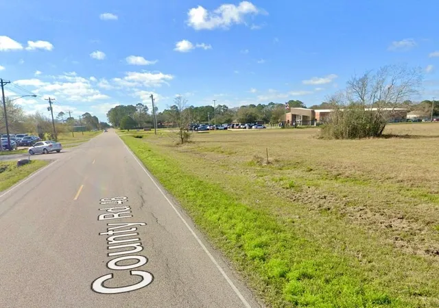 Photo 4 of Sale Pending at 1 North Valderas, Angleton, TX 77515 | MLS# 40462303 | Listing updated on 2026-07-26