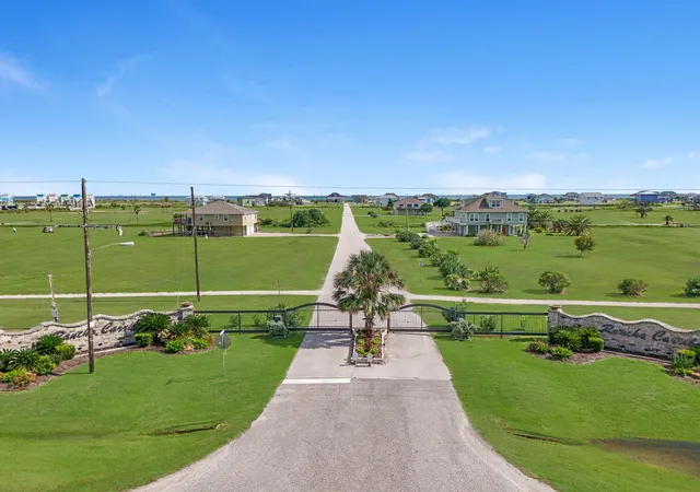 17th image of 804 Rancho Carribe Dr, Port Bolivar, TX 77650 | MLS# 5758906