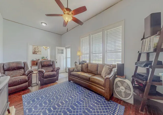 Photo 3 of Sale Pending at 1401 E Buccaneer Dr, Winnie, TX 77665 | MLS# 74558126 | Listing updated on 2026-10-02