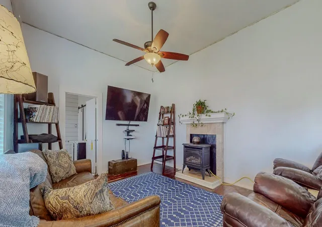 Photo 4 of Sale Pending at 1401 E Buccaneer Dr, Winnie, TX 77665 | MLS# 74558126 | Listing updated on 2026-10-02