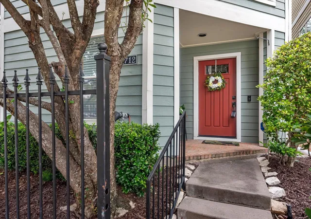 Photo 1 of Townhouse for sale at 1712 Bevis St, Houston, TX 77008 | MLS# 13893128 | Listing updated on 2026-08-08